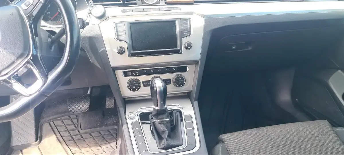 Gebraucht VW Passat 150 PS (110 kW) 2017 Weiß Kombi