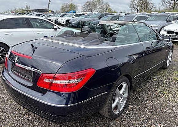 Gebraucht Mercedes E220 Elegance 170 PS (125 kW) 2010 Tansanitblau  metalliclack Cabrio