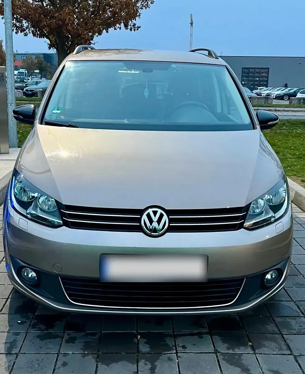 Używany VW Touran 140 KM (102 kW) 2012 Beżowy Minivan