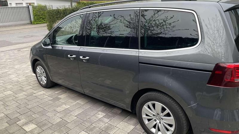 Gebraucht VW Sharan Comfortline 150 PS (110 kW) 2017 Van / Kleinbus