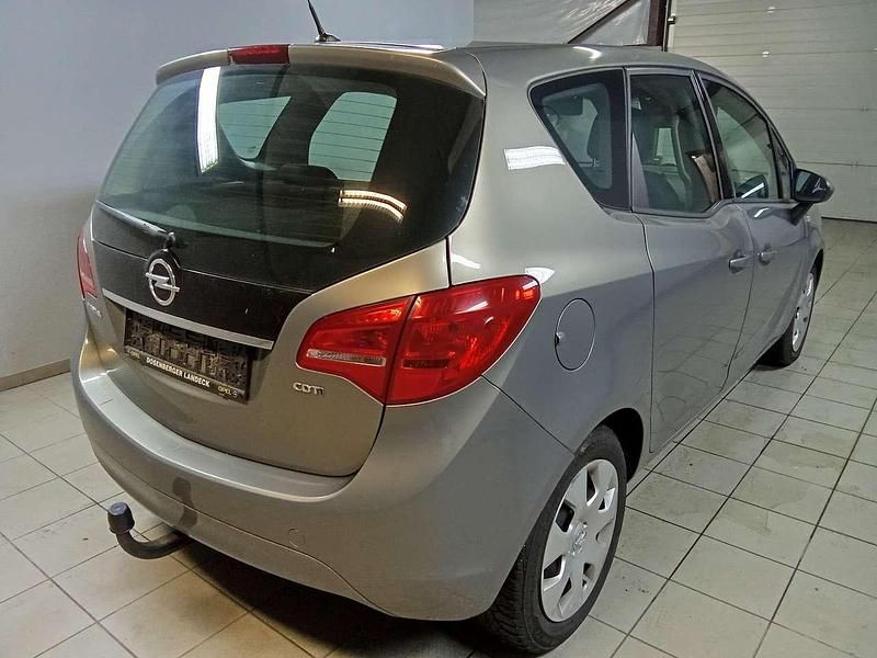 Gebraucht Opel Meriva Selection 95 PS (69 kW) 2016 Muskatgrau/muskat braun(m2) Van / Kleinbus