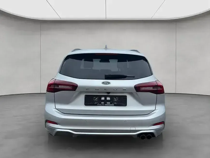 Gebraucht Ford Focus 116 PS (85 kW) 2024 Moondust silber metallic Kombi