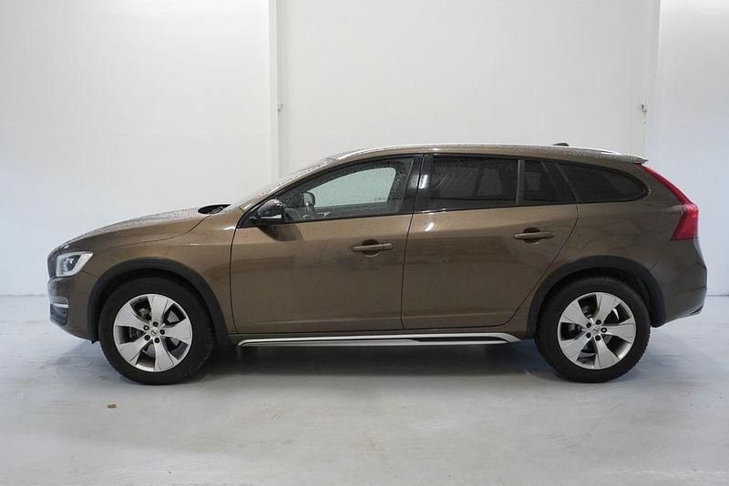 Gebraucht Volvo V60 CC Momentum 190 PS (139 kW) 2016 Kombi