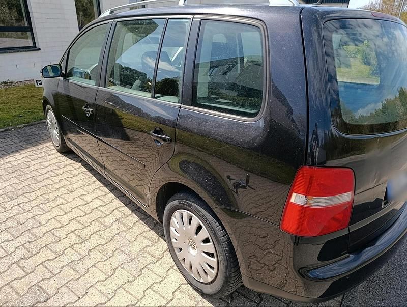 Gebraucht VW Touran 115 PS (84 kW) 2005 Schwarz Van / Kleinbus