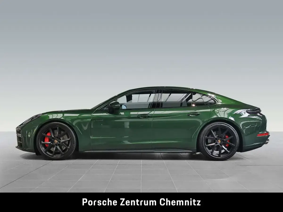 Gebraucht Porsche Panamera 544 PS (400 kW) 2024 Grün Kleinwagen