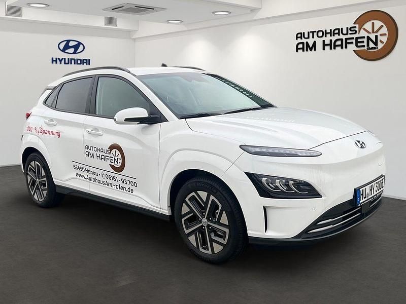 Gebraucht Hyundai Kona Trend 100 kW (136 PS) 2023 Atlas white / sol SUV