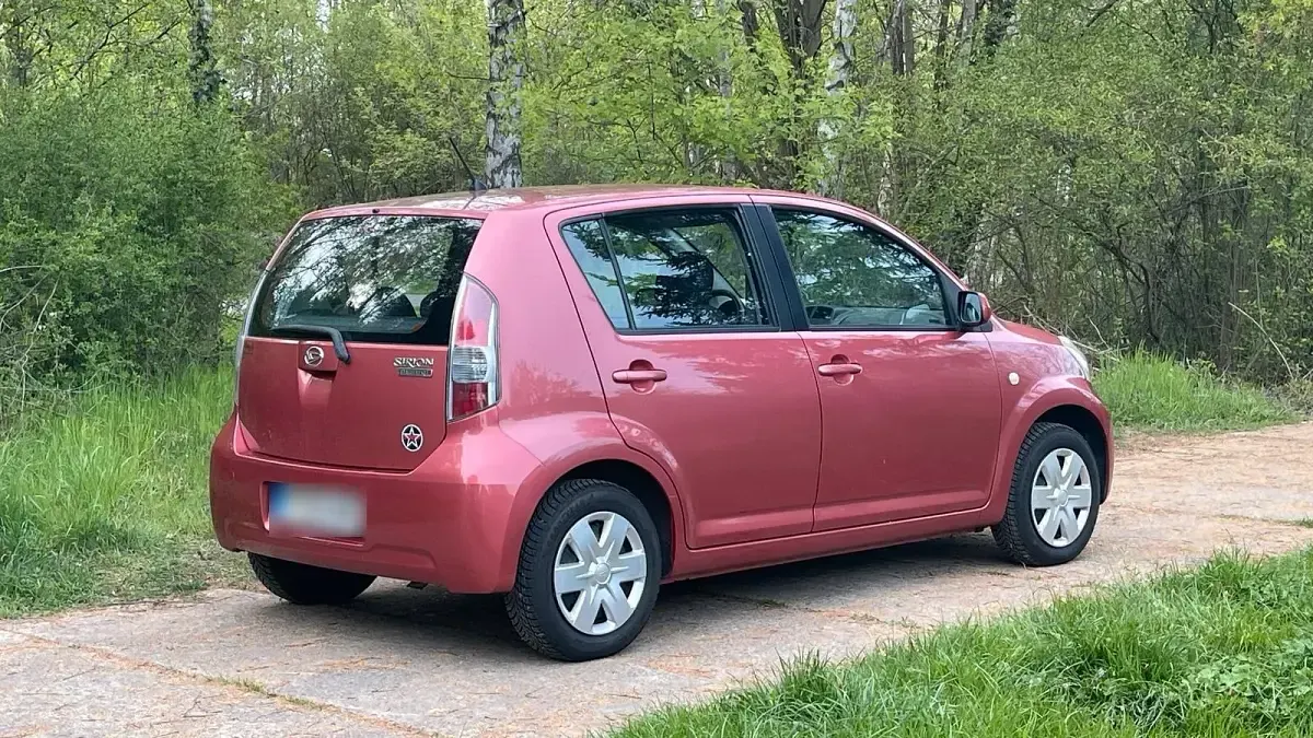 Gebraucht Daihatsu Sirion 69 PS (50 kW) 2004 Rot Kleinwagen