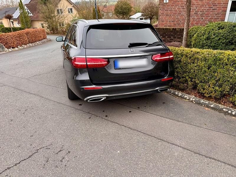 Gebraucht Mercedes E220 194 PS (142 kW) 2021 Grau Kombi