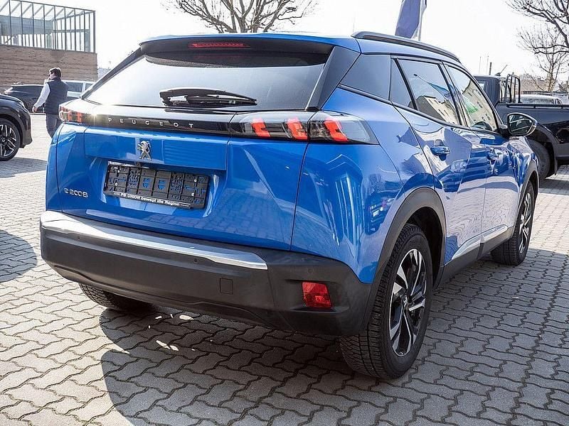 Gebraucht Peugeot e-2008 Allure 100 kW (136 PS) 2022 Blau SUV