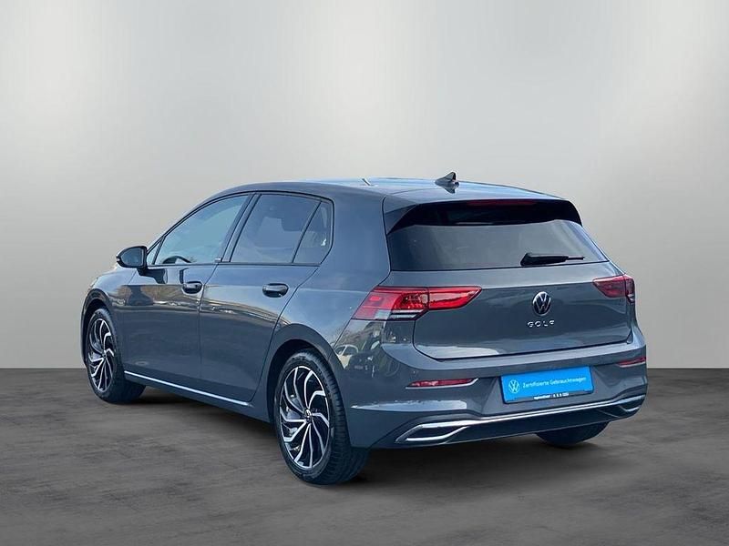 Gebraucht VW Golf VIII Active 150 PS (110 kW) 2022 Delfingrau metallic Limousine