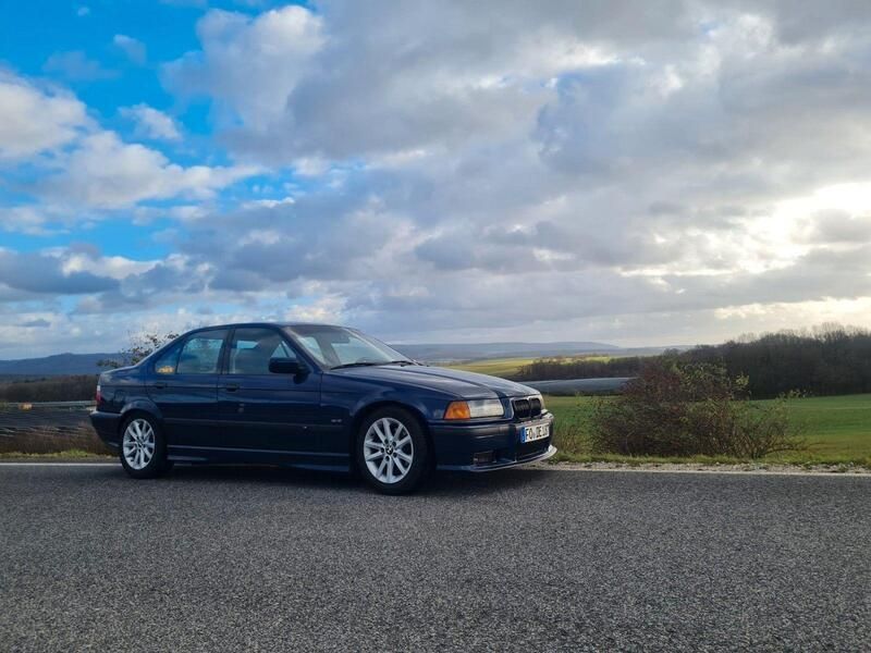 Blau Gebraucht 1996 BMW 328 M Sport Limousine | 14.999 € - Bild 1/4