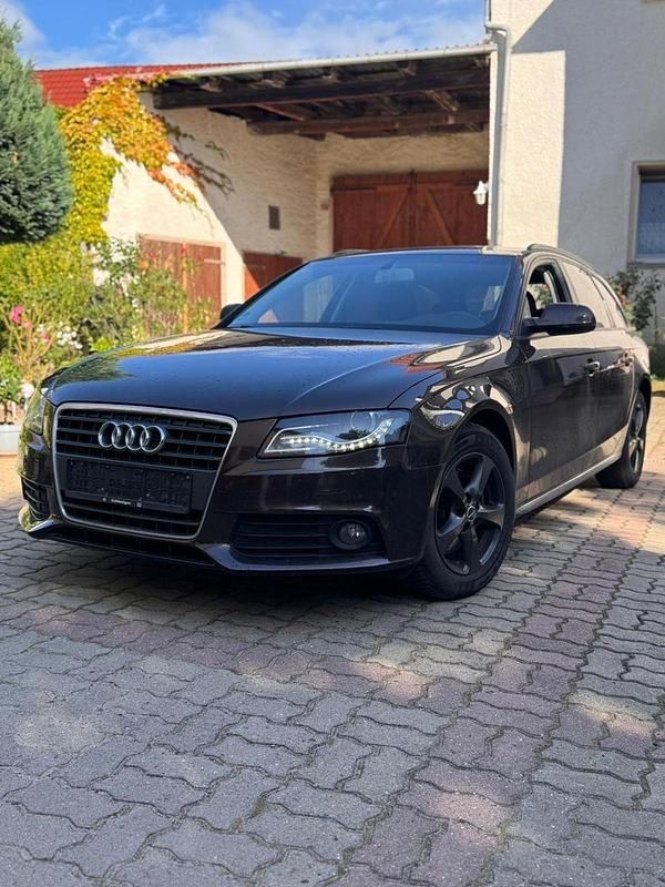 Braun Gebraucht 2010 Audi A4 Attraction Kombi | 11.500 € - Bild 1/4