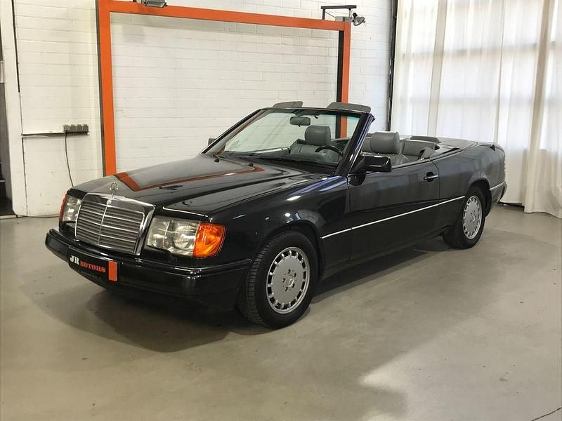 Schwarz Gebraucht 1993 Mercedes E300 Cabrio | 18.980 € - Bild 1/4