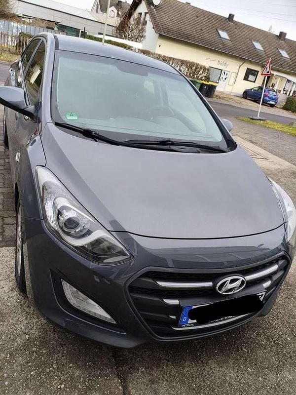 Grau Gebraucht 2017 Hyundai i30 Limousine | 8.500 € (Guter Preis) - Bild 1/4