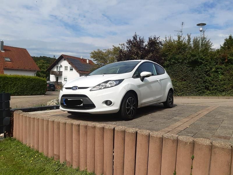Weiß Gebraucht 2009 Ford Fiesta Ambiente Kleinwagen | 1.500 € (Guter Preis) - Bild 1/4