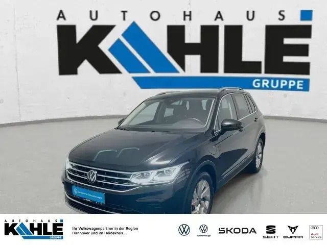 Schwarz Gebraucht 2022 VW Tiguan Elegance SUV | 32.690 € (Fairer Preis) - Bild 1/4
