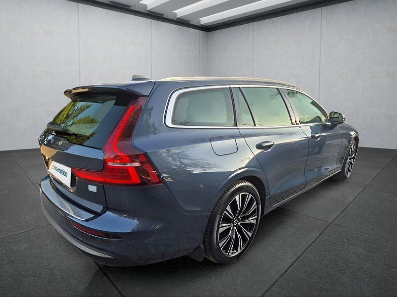 Gebraucht Volvo V60 455 PS (334 kW) 2022 Blau Kombi