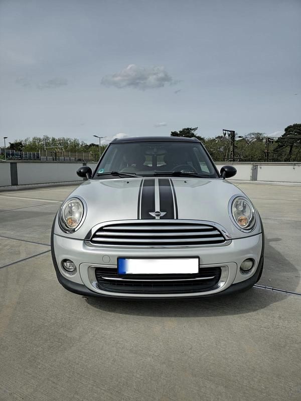 Silber Gebraucht 2011 Mini Cooper Clubman Kombi | 4.700 € (Fairer Preis) - Bild 1/4