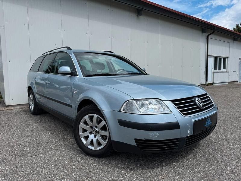 Blau Gebraucht 2001 VW Passat Comfortline Kombi | 4.999 € (Teuer) - Bild 1/4