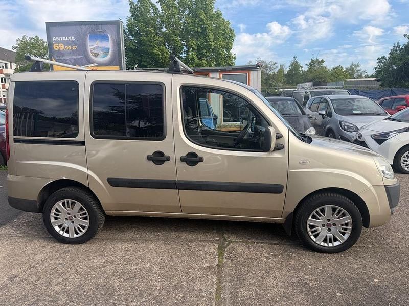 Gebraucht Fiat Doblò Dynamic 84 PS (61 kW) 2008 Gold Van / Kleinbus