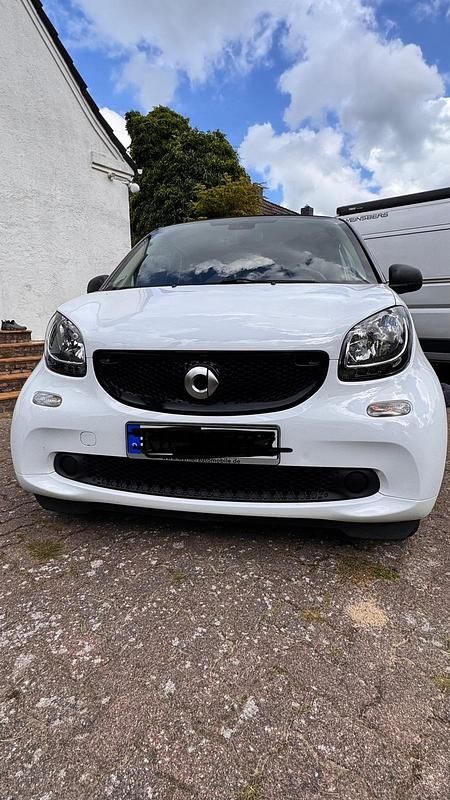 Weiß Gebraucht 2018 Smart ForTwo Coupé Coupé | 8.750 € (Fairer Preis) - Bild 1/4