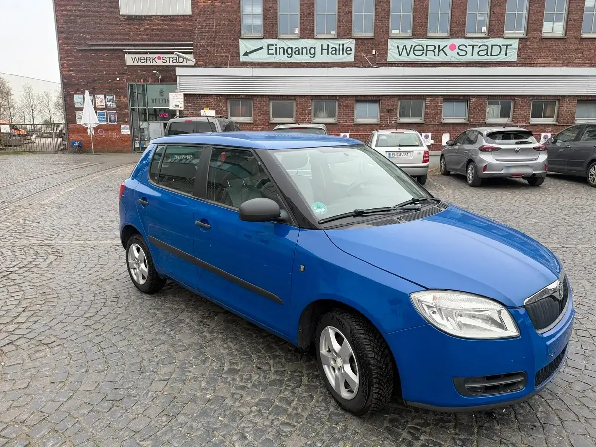 Gebraucht Skoda Fabia 52 PS (38 kW) 2010 Blau Kleinwagen