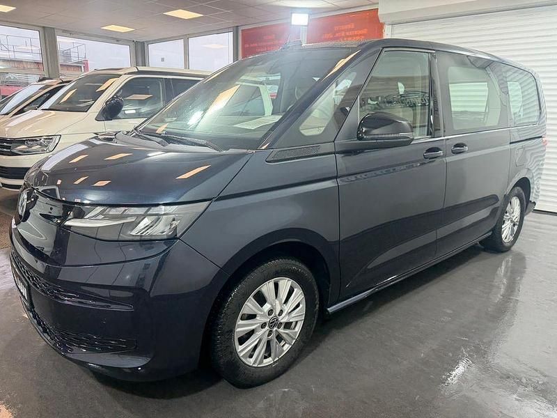 Gebraucht VW Multivan Basis 150 PS (110 kW) 2024 Blau Van