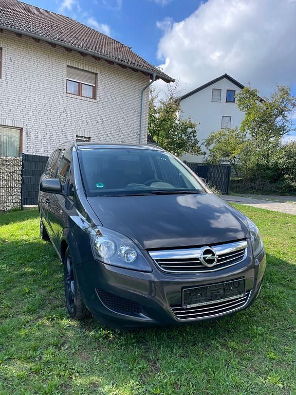Grau Gebraucht 2015 Opel Zafira Family Van / Kleinbus | 6.990 € (Fairer Preis) - Bild 1/4