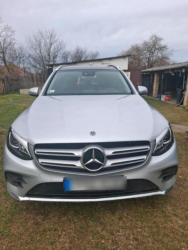 Silber Gebraucht 2018 Mercedes GLC250 AMG SUV | 29.999 € (Guter Preis) - Bild 1/4