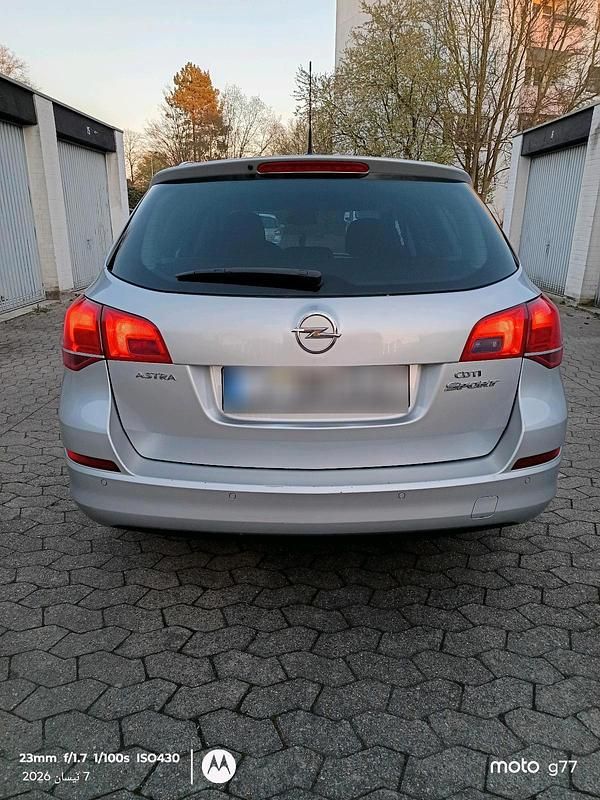 Gebraucht Opel Astra 110 PS (80 kW) 2011 Silber Kombi
