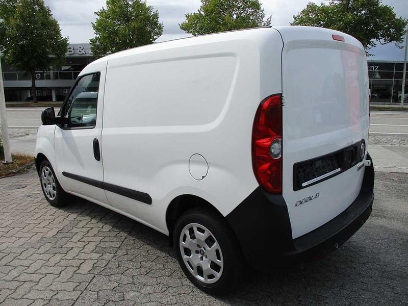 Gebraucht Fiat Doblò 95 PS (69 kW) 2020 Weiß Van / Kleinbus