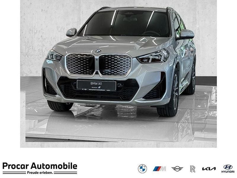 Silber Neu 2025 BMW iX1 M Sport SUV | 55.990 € (Fairer Preis) - Bild 1/4