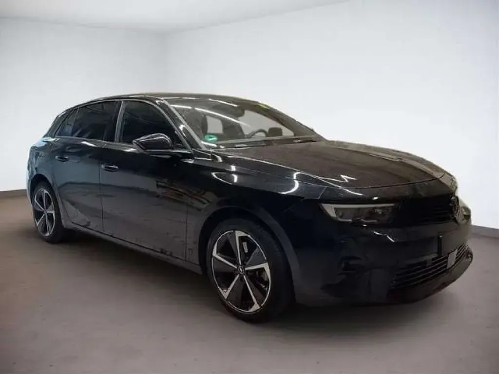 Gebraucht Opel Astra 145 PS (106 kW) 2024 Karbon schwarz metallic (metallic) Kleinwagen