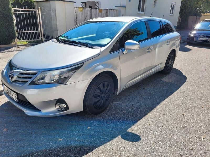 Silber Gebraucht 2012 Toyota Avensis Life Kombi | 6.500 € (Fairer Preis) - Bild 1/4