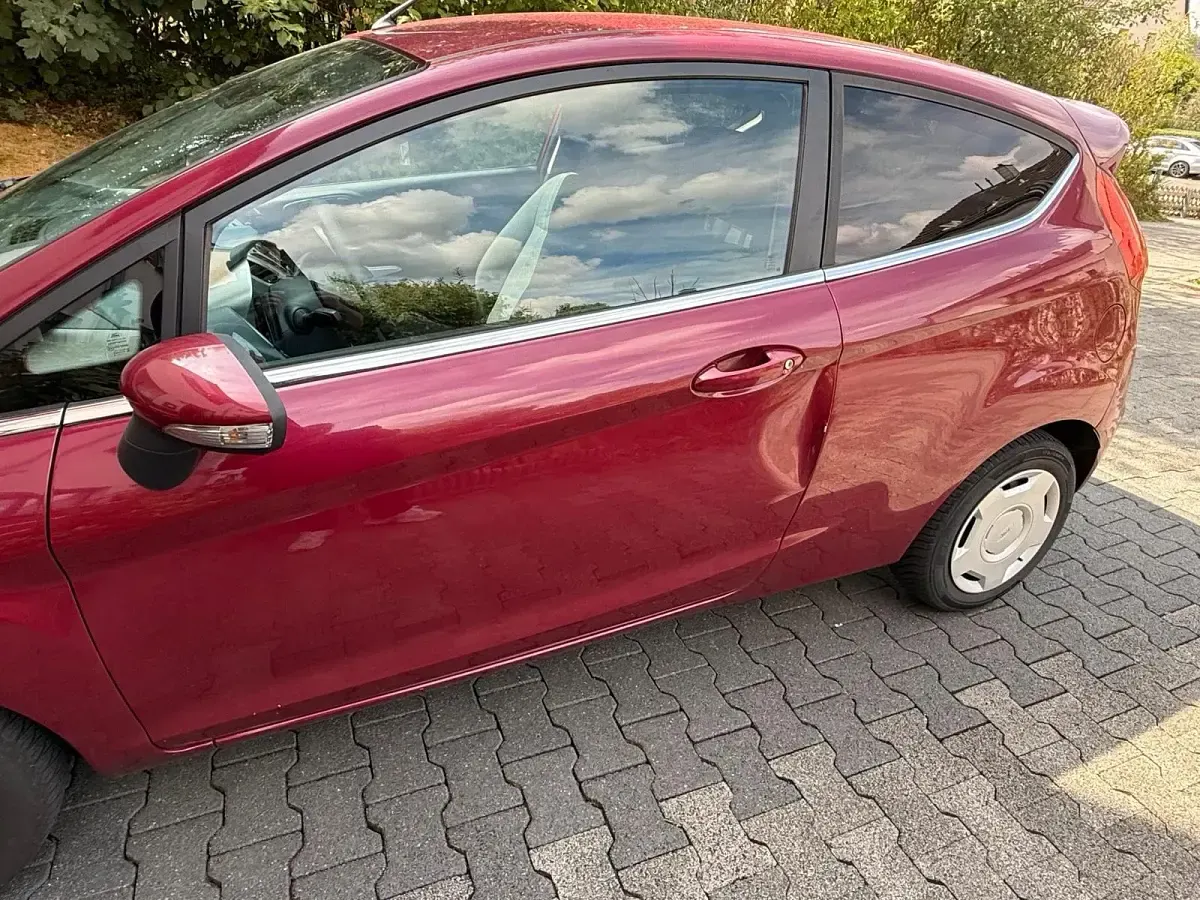 Gebraucht Ford Fiesta 97 PS (71 kW) 2009 Rot Kleinwagen