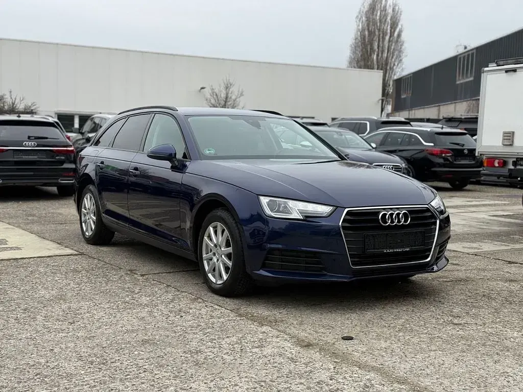 Gebraucht Audi A4 Basis 150 PS (110 kW) 2019 Blau Kombi