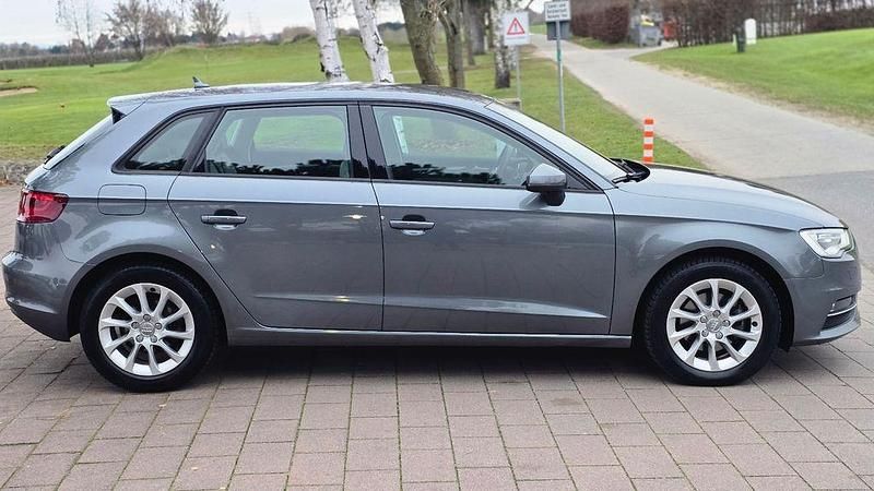 Gebraucht Audi A3 Ambiente 150 PS (110 kW) 2014 Grau Limousine