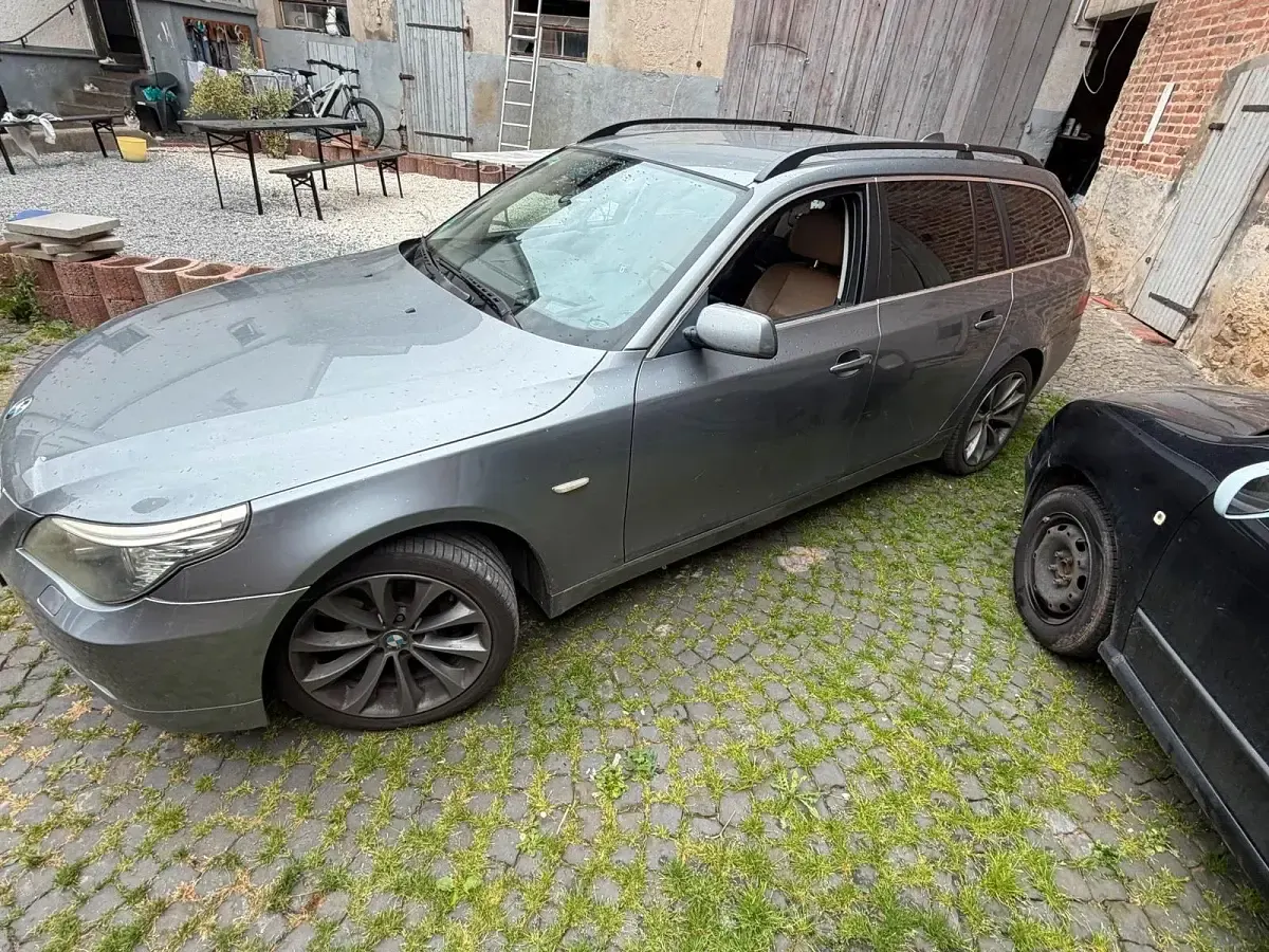 Gebraucht BMW 530 235 PS (172 kW) 2009 Silber Kombi
