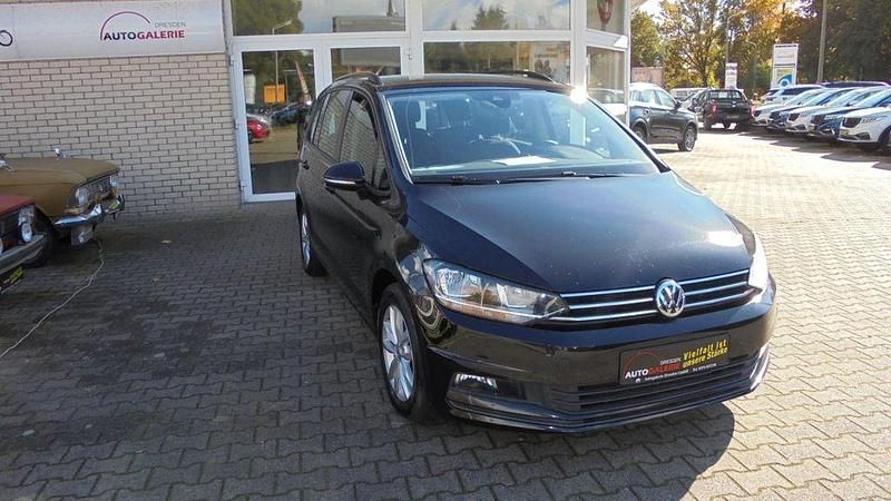 Gebraucht VW Touran 116 PS (85 kW) 2019 Schwarz Van / Kleinbus