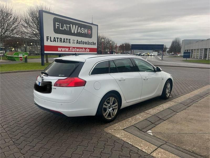Weiß Gebraucht 2009 Opel Insignia Edition Kombi | 4.290 € (Fairer Preis) - Bild 1/4
