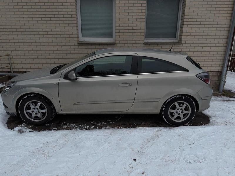 Gebraucht Opel Astra GTC 105 PS (77 kW) 2005 Gold Coupé