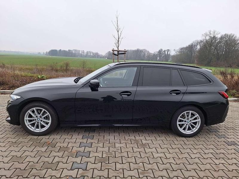 Gebraucht BMW 318 Shadowline 156 PS (114 kW) 2024 Black sapphire metallic Kombi