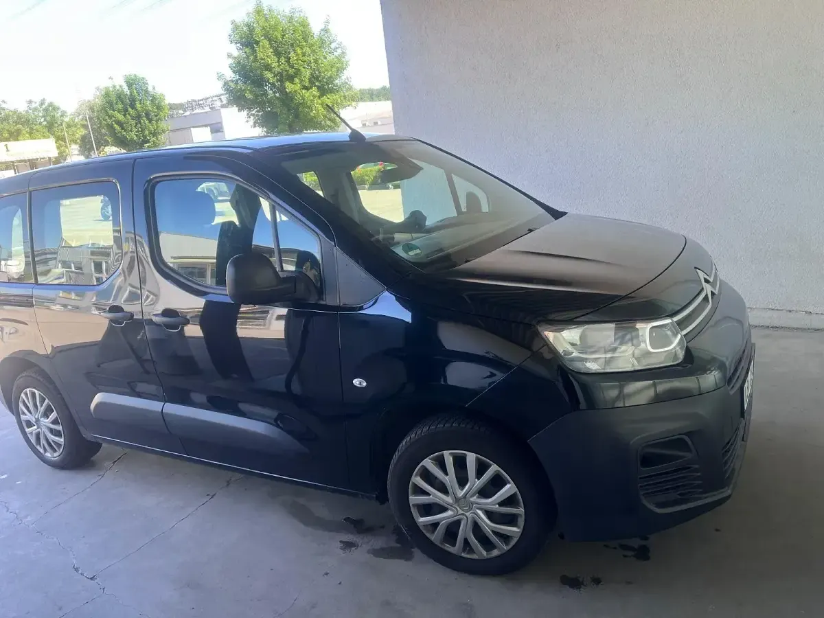 Gebraucht Citroën Berlingo 102 PS (75 kW) 2019 Schwarz Van / Kleinbus
