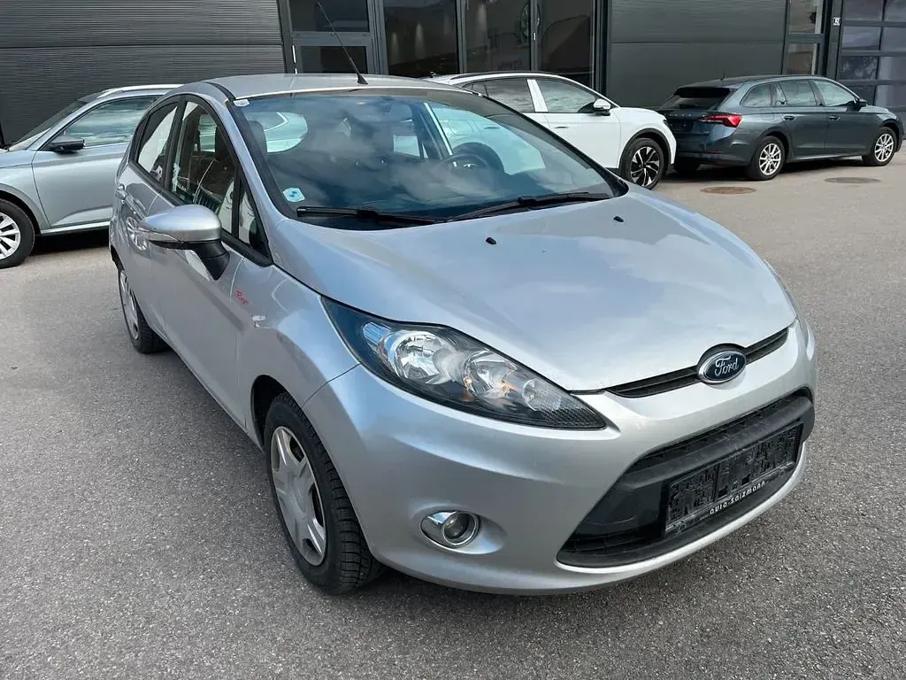Gebraucht Ford Fiesta Trend 60 PS (44 kW) 2012 Silber Limousine