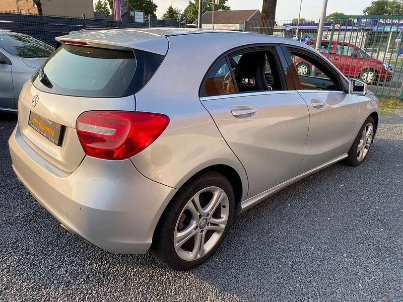 Silber Gebraucht 2012 Mercedes A180 Limousine | 9.999 € (Fairer Preis) - Bild 1/4