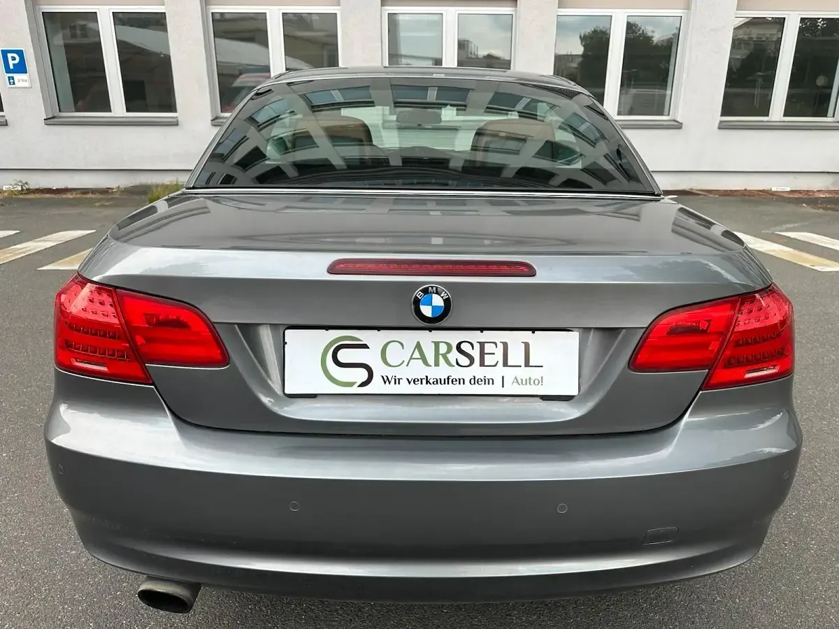Gebraucht BMW 318 Cabriolet Comfort Edition 143 PS (105 kW) 2010 Grau Cabrio