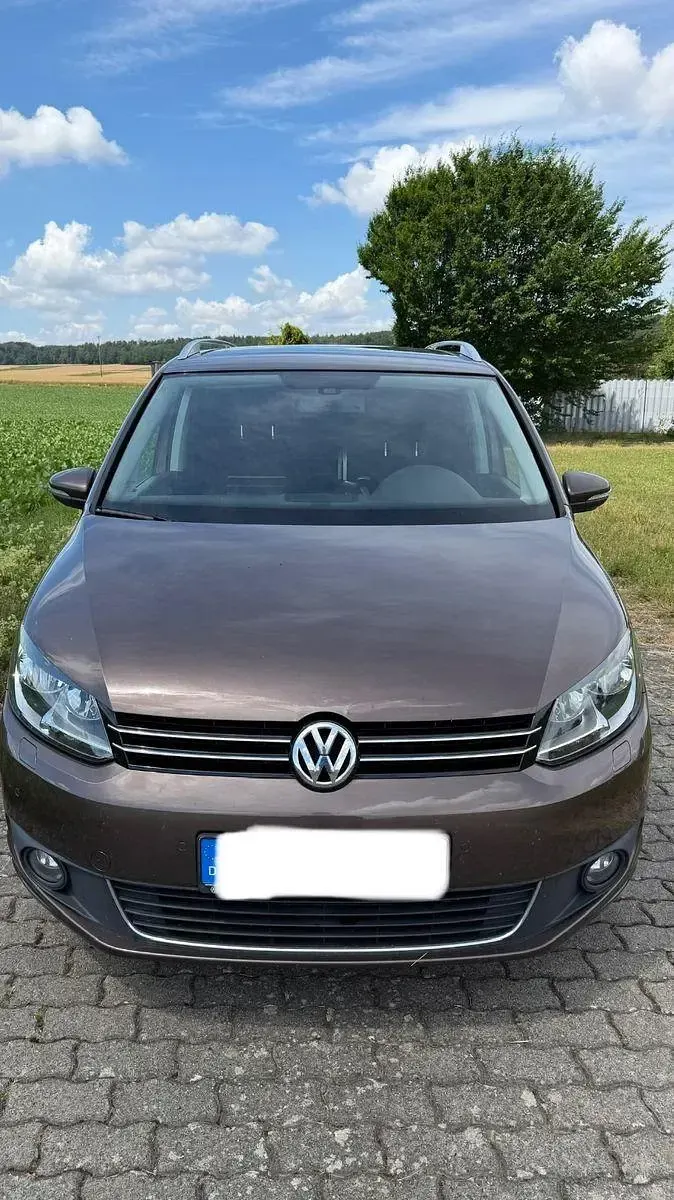 Gebraucht VW Touran Comfortline 140 PS (102 kW) 2014 Braun Van / Kleinbus