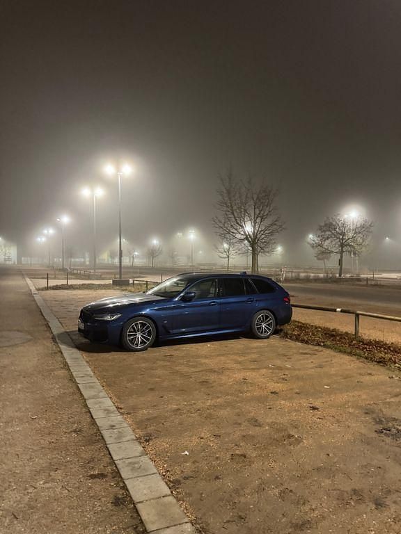 Gebraucht BMW 530 M Sport 286 PS (210 kW) 2021 Blau Kombi