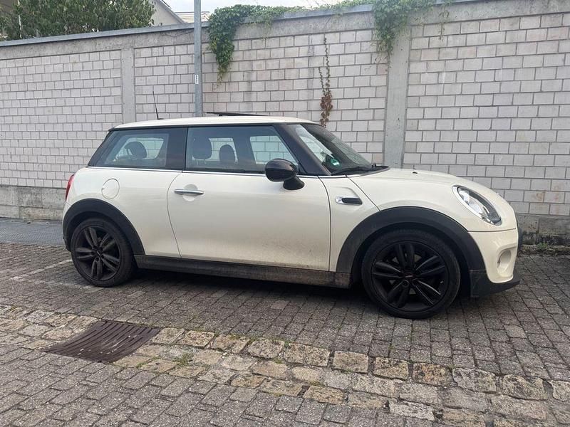 Weiß Gebraucht 2015 Mini ONE Kleinwagen | 8.450 € (Fairer Preis) - Bild 1/4
