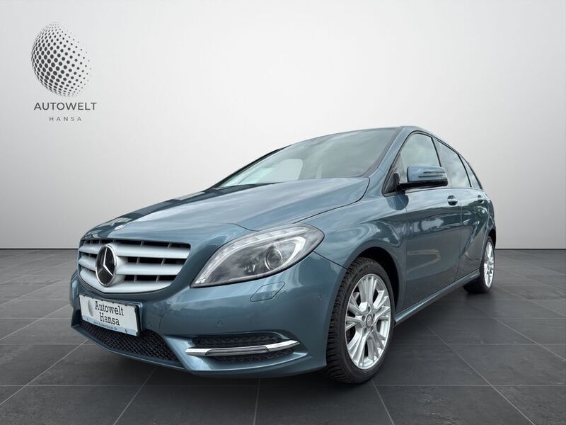 Blau Gebraucht 2013 Mercedes B180 Van / Kleinbus | 10.999 € (Guter Preis) - Bild 1/4